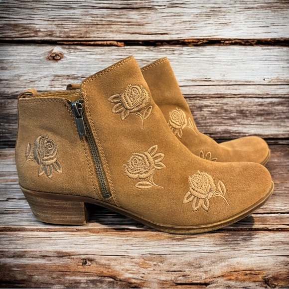 LUCKY Boots with Sassy Embroidered Flower Design Size 11 - Picture 2 of 6